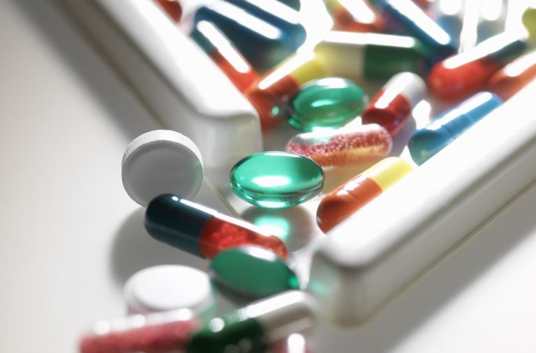 Χρωματιστά χάπια και αφυδάτωση