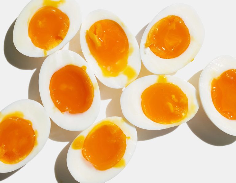 Ποια είναι πιο υγιεινά τα ωμά ή τα βραστά αυγά;