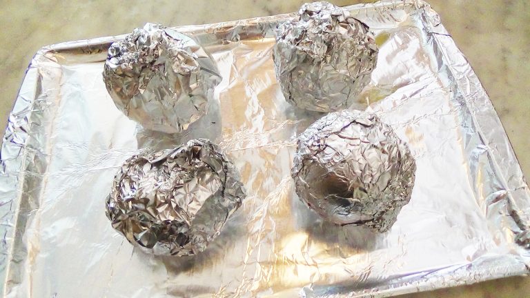 Παντζάρια ψημένα στο λαδοαλουμινόχαρτο