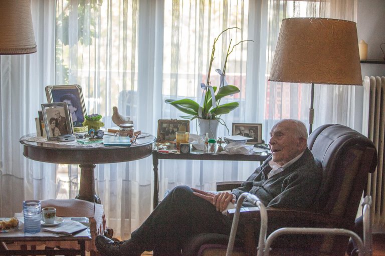 Ο άνθρωπος και ο δάσκαλος Εμμανουήλ Κριαράς