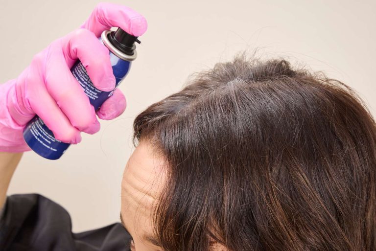 Κόλπα για να μη φαίνονται οι άβαφες ρίζες των μαλλιών σας