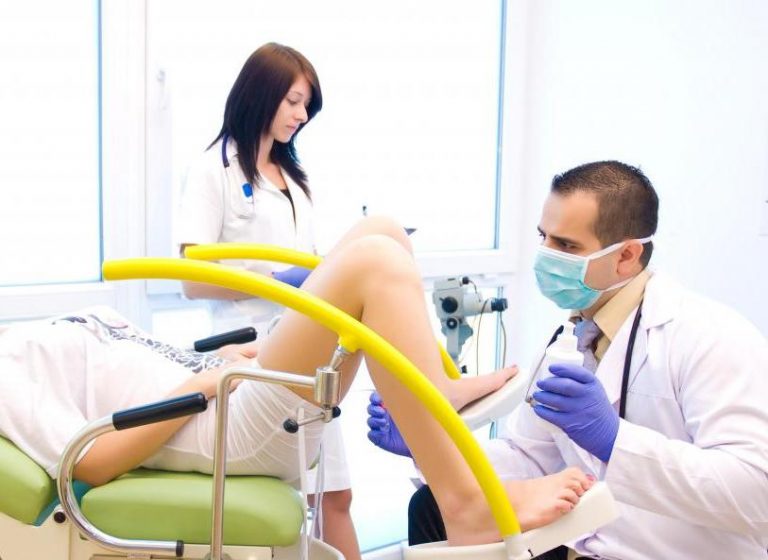 Πότε να ανησυχείτε για τις κολπικές εκκρίσεις σας