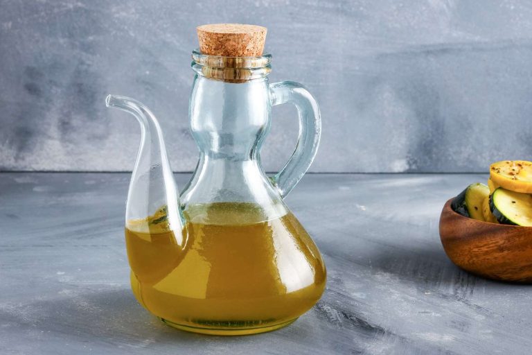 Φτιάξτε μόνοι σας αρωματικό ελαιόλαδο