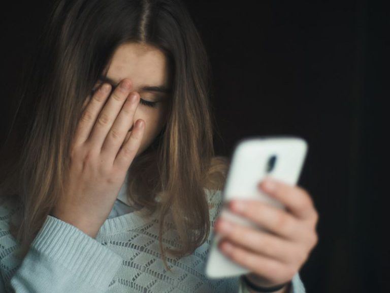 Τα κινητά μειώνουν την κατάθλιψη