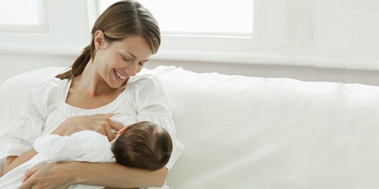 Ο θηλασμός προάγει την υγεία του εντέρου του μωρού